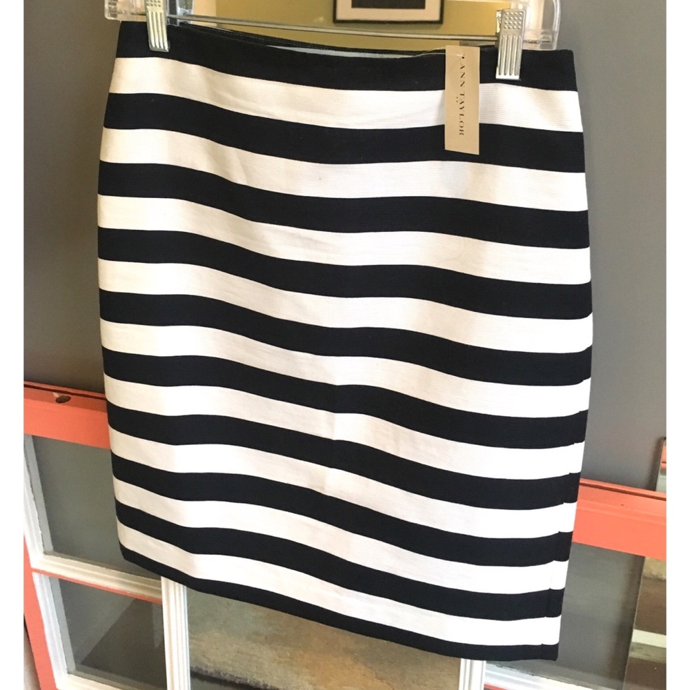 NWT Anne Taylor Pencil Skirt - Size 2